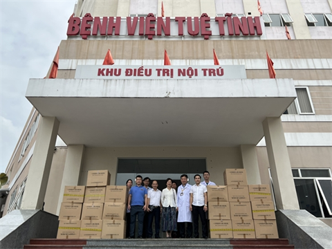 Đại biểu Quốc hội khóa XIII, nguyên Ủy viên Ủy ban KHCN và môi trường của Quốc hội, Viện trưởng Viện tài nguyên, môi trường và phát triển cộng đồng thăm Bệnh viện Tuệ Tĩnh